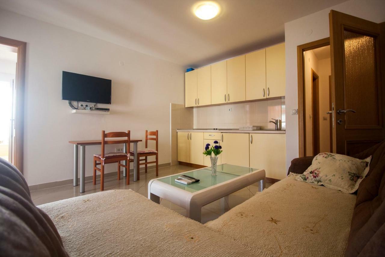 Apartments Knezovic Gradac  Exterior photo