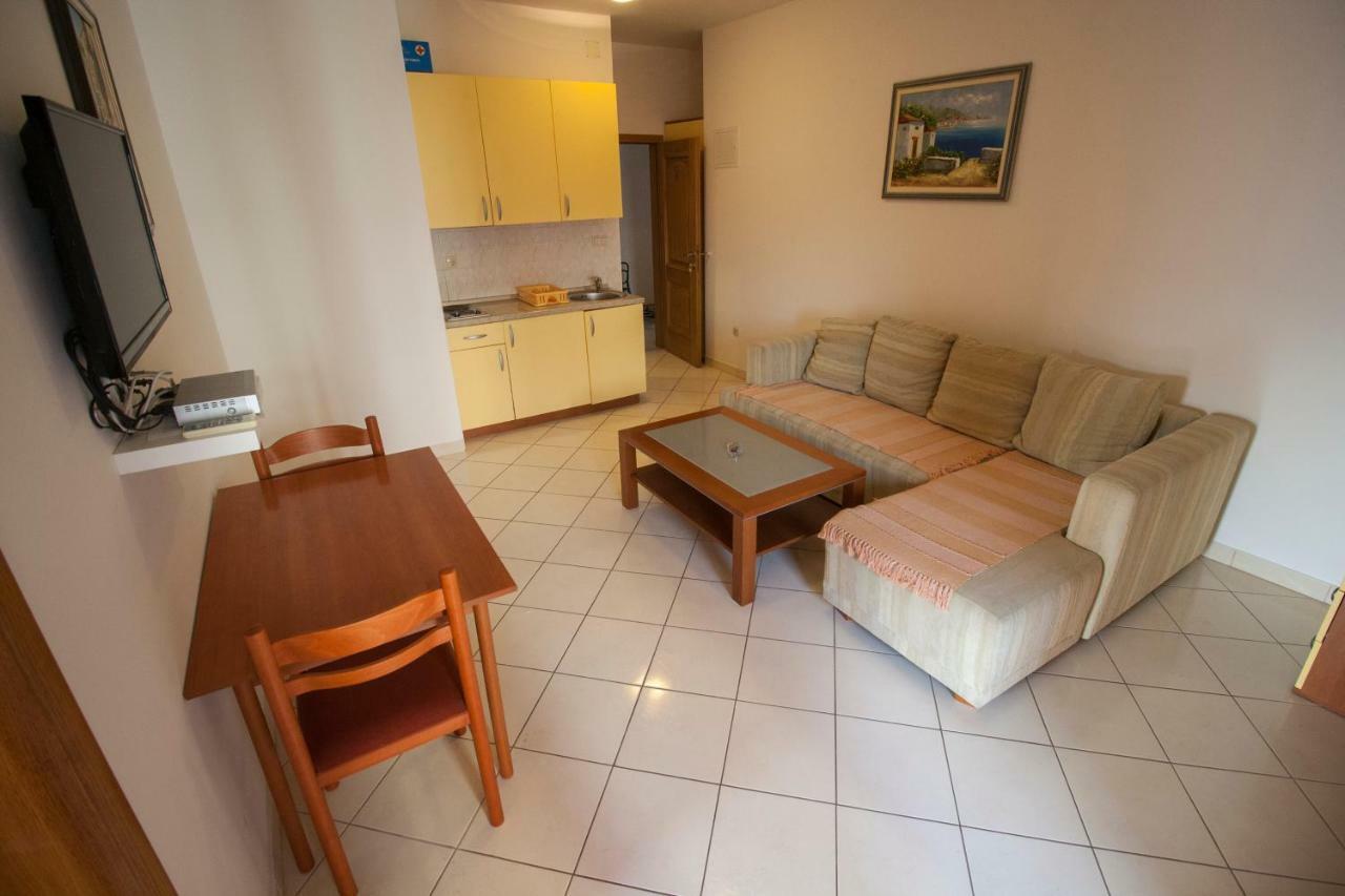 Apartments Knezovic Gradac  Exterior photo